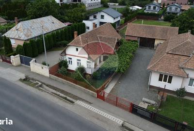 Casă cu 2 camere cu Teren 1330 Mp în Central