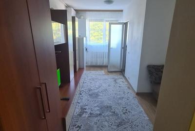 Garsonieră decomandată în CET