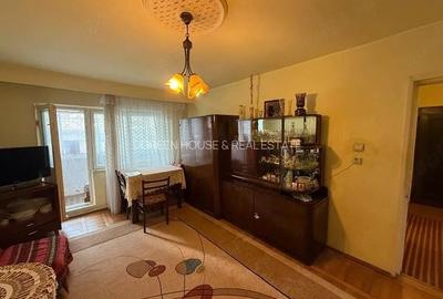 Apartament cu 3 camere decomandat în Piața Centrală - 4