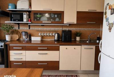 Apartament cu 3 camere decomandat în Cantacuzino