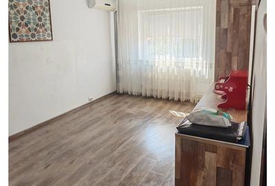 Apartament cu 2 camere decomandat în Km 4