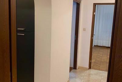 Apartament cu 3 camere decomandat în Podu Roș - 1
