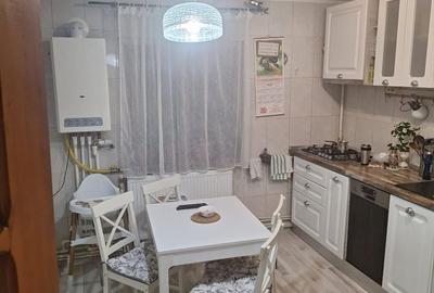 Apartament cu 4 camere decomandat în Central - 3