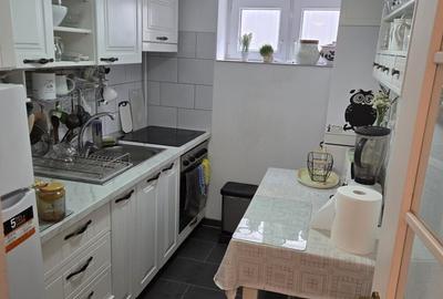 Casă cu 9 camere cu Teren 459 Mp în Central