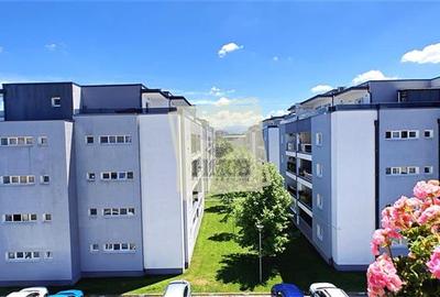Apartament cu 3 camere semidecomandat, mobilat în Piața Cluj