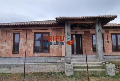 Casă cu 4 camere în Șard