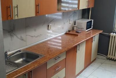 Apartament cu 3 camere decomandat în Exterior Vest