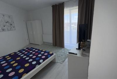Garsonieră decomandată în Roșu