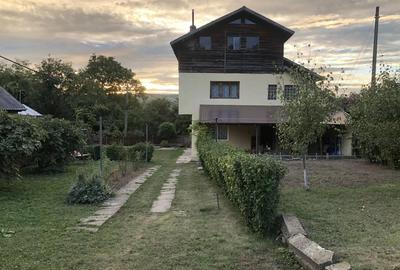 Casă cu Teren 2800 Mp în Central - 2