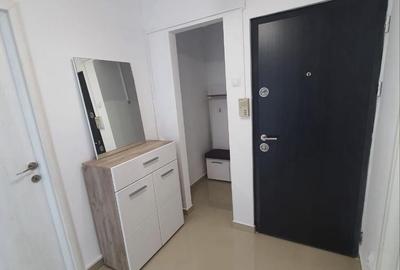 Apartament cu 2 camere decomandat în Eroii Revoluției