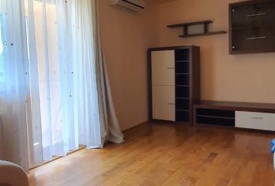 Apartament cu 3 camere decomandat în Nufărul
