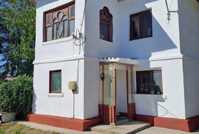 Casă cu 3 camere cu Teren 2000 Mp în Central