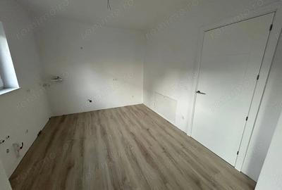 Casă cu 4 camere cu Teren 375 Mp în Micești