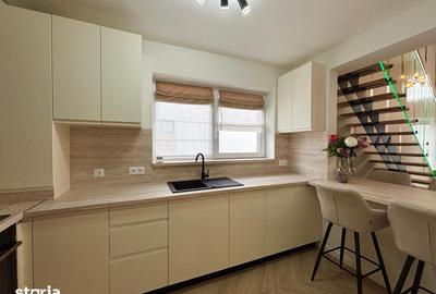 Apartament cu 5 camere în Cristian