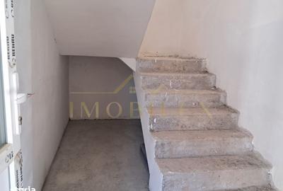 Casă cu 4 camere în Tăuți