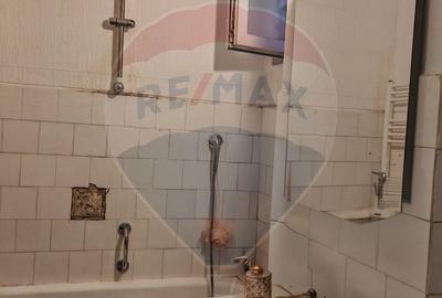 Apartament cu 3 camere, mobilat în Dârste
