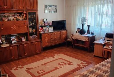 Apartament cu 3 camere decomandat în Vitan