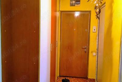 Apartament cu 3 camere decomandat în Berceni - 2