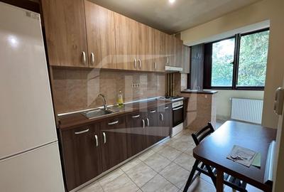 Apartament cu 3 camere semidecomandat, mobilat în Gheorgheni