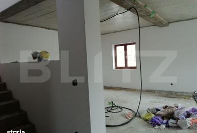 Casă cu 4 camere cu Teren 2500 Mp în Central