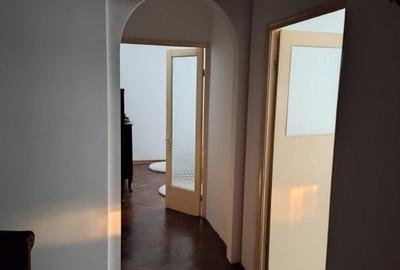 Spațiu comercial, de 108 mp, în Central - 4