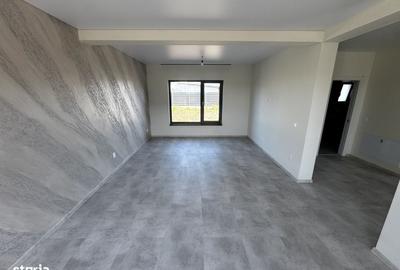 Casă cu 4 camere în Dancu
