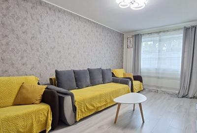 Apartament cu 3 camere decomandat în Micro 17
