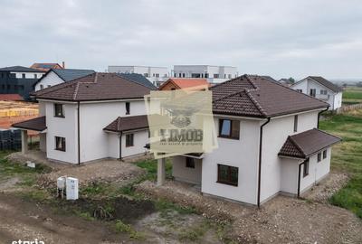 Casă cu 4 camere în Șura Mică