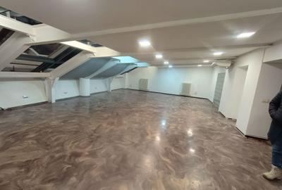 Spațiu comercial, de 120 mp, în P-ța Unirii