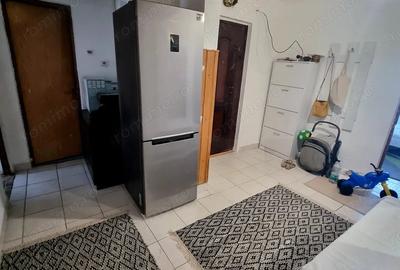 Apartament cu 4 camere decomandat în Est