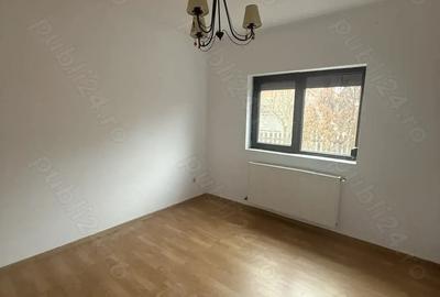 Casă cu 5 camere cu Teren 72 Mp în Giroc