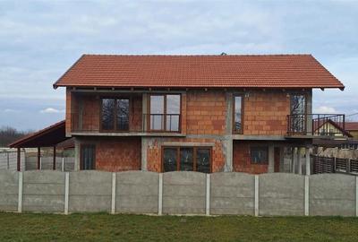 Casă cu 6 camere cu Teren 428 Mp în Coșteiu - 9
