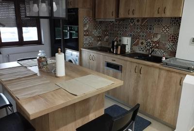 Apartament cu 3 camere semidecomandat în Exterior Vest