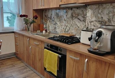 Apartament cu 3 camere decomandat în Valea Roșie