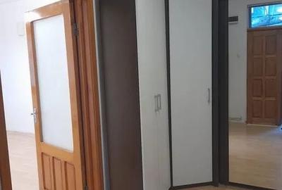 Casă cu 2 camere semidecomandat cu Teren 112 Mp în Eminescu