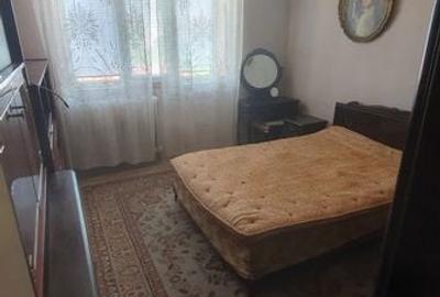 Apartament cu 3 camere decomandat în Km 4 - 2