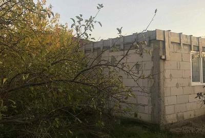 Casă cu 3 camere cu Teren 70 Mp în Central - 1