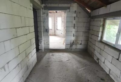 Casă cu 2 camere cu Teren 4400 Mp în Central - 3