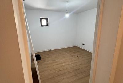 Apartament cu 3 camere nedecomandat în Unirii Sud