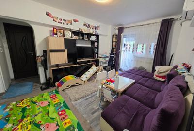 Apartament cu 3 camere semidecomandat în Dristor