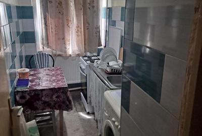 Apartament cu 3 camere decomandat în Ostroveni