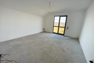 Casă cu 5 camere cu Teren 1792 Mp în Mitocu Dragomirnei - 9
