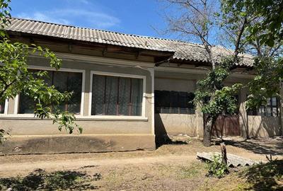 Casă cu 5 camere cu Teren 722 Mp în Țigănești