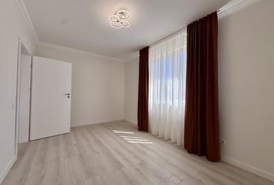 Apartament cu 3 camere semidecomandat în Sud