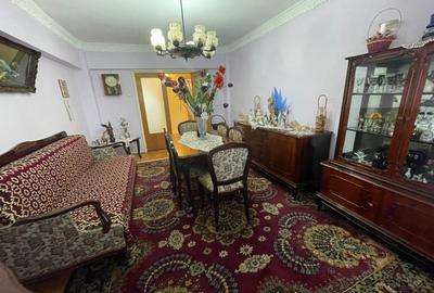 Apartament cu 3 camere decomandat în Călărași - 2