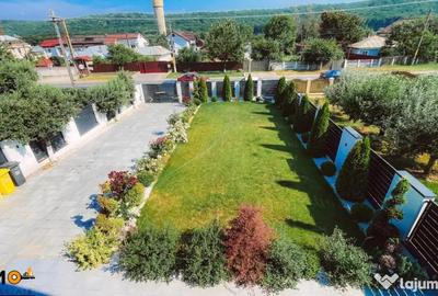 Casă cu 6 camere cu Teren 10100 Mp în Traian