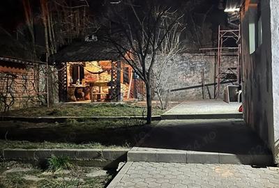 Casă cu 4 camere cu Teren 150 Mp în Central - 1