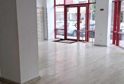 Spațiu comercial, de 70 mp, în Central - 2