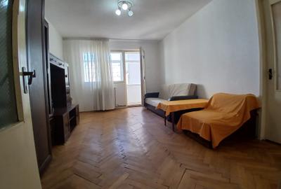 Apartament cu 2 camere decomandat în Podu Roș