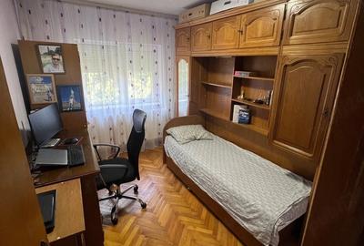 Apartament cu 4 camere decomandat în Inel II